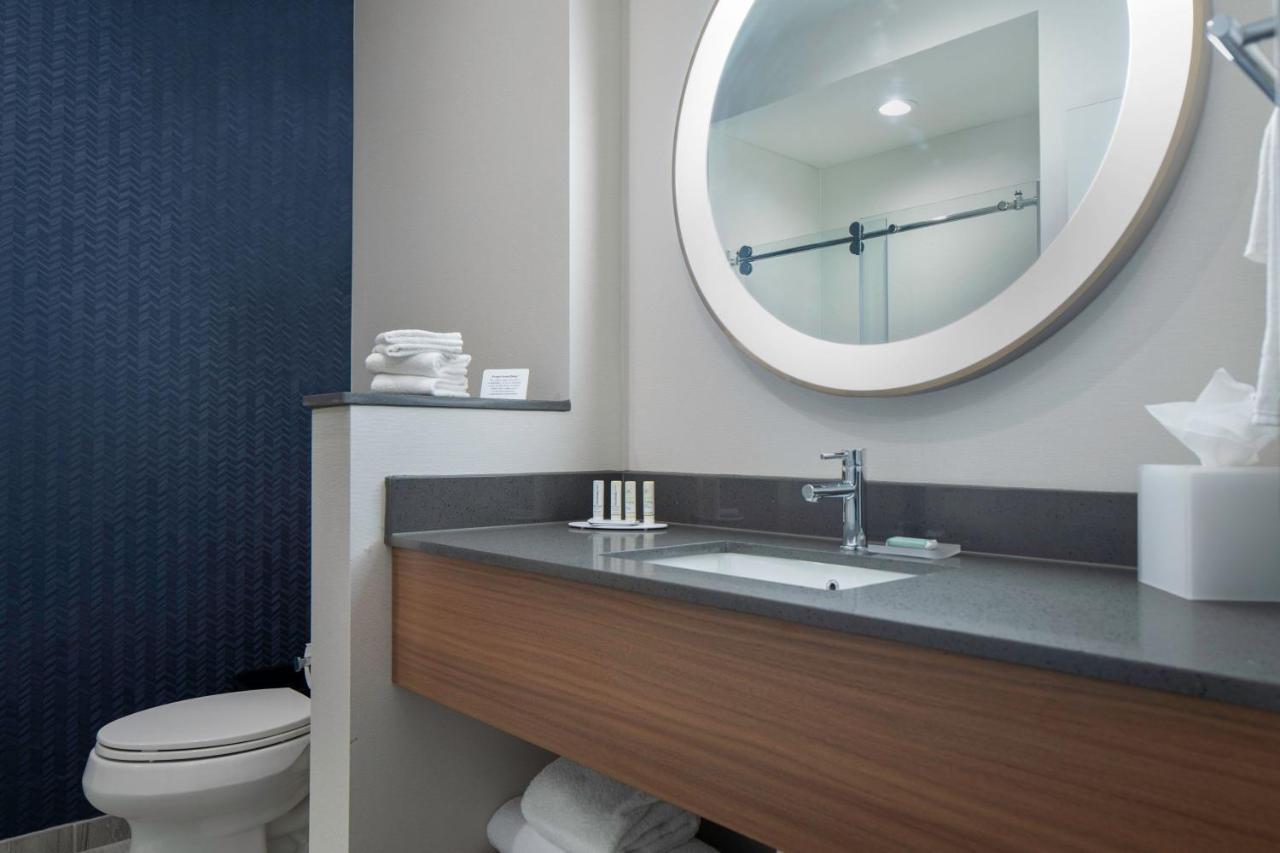 Fairfield By Marriott & Dallas Hotel 3*